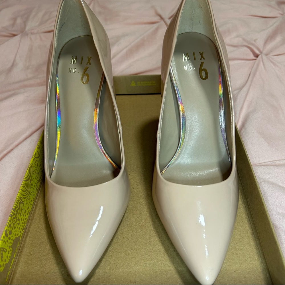 Nude Pumps - Picture 1 of 3